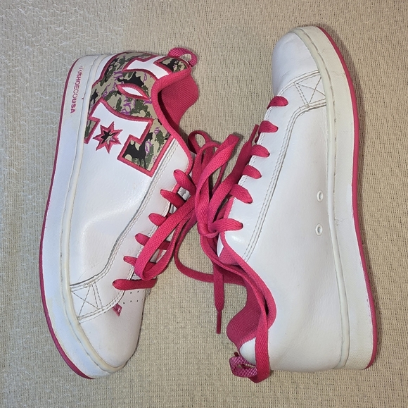 DC Shoes - DC Women's Camo Skate Shoes White /Pink Leather Sneakers size 8
